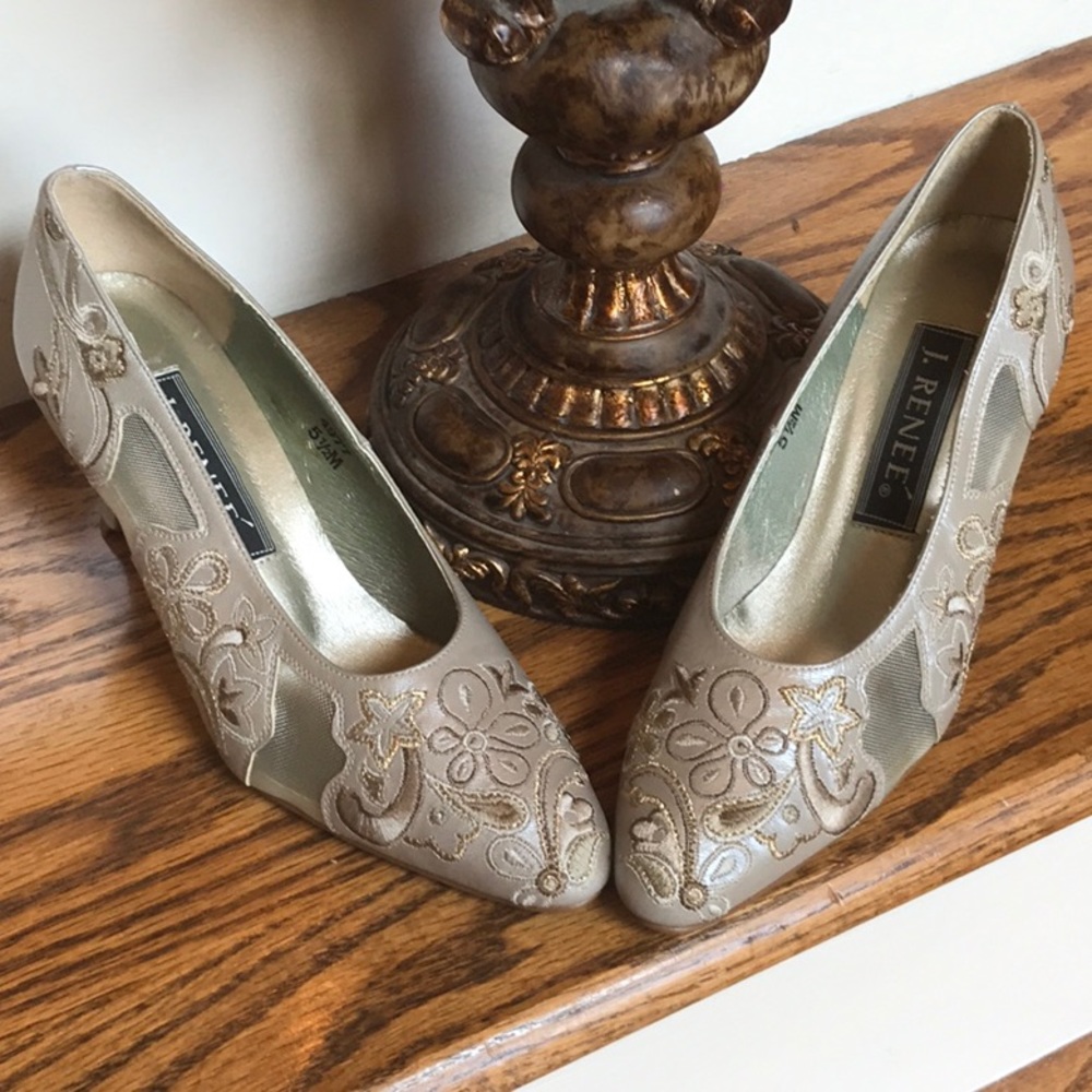 J Renee size 5 1/2 M.  Not perfect.  Never worn